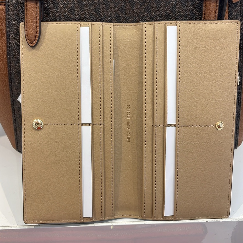 Michael Kors Reed Large Bifold Pebbled Leather Snap Wallet Card Case 
Camel 
NWT - Picture 6 of 16